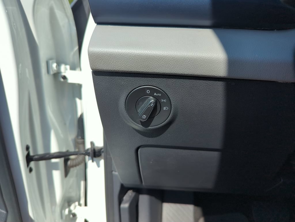 Certified 2023 Volkswagen Taos SE FWD image 20