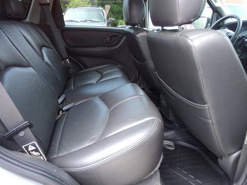 Used 2004 MAZDA Tribute LX w/ Luxury Pkg FWD image 15