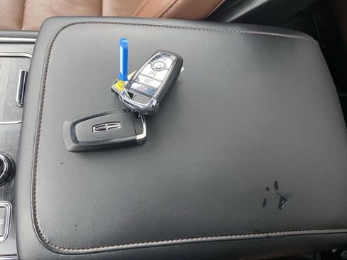 Used 2023 Lincoln Aviator Reserve w/ Equipment Group 201A AWD/4WD image 38