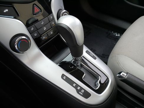 Used 2015 Chevrolet Cruze LT image 25