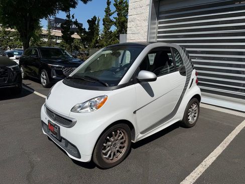 Used 2013 smart fortwo passion RWD image 1