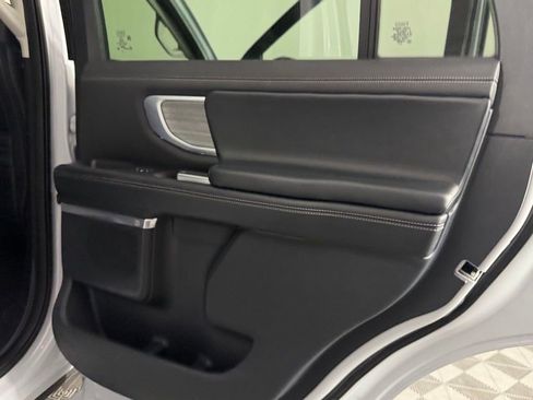 Used 2025 Ford Expedition Platinum AWD/4WD image 29