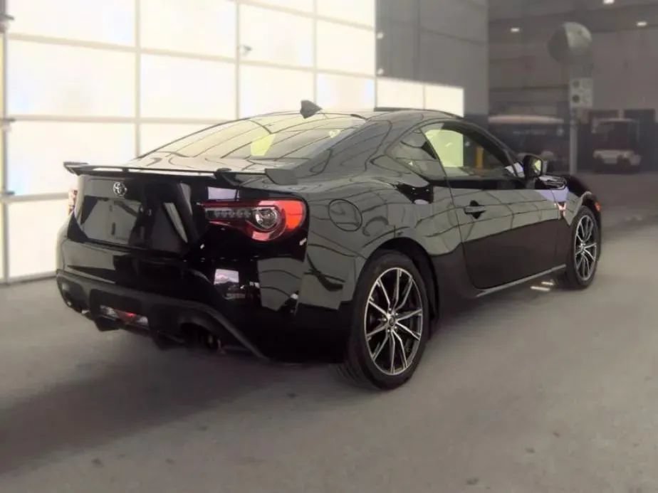 Used 2020 Toyota 86 RWD image 4
