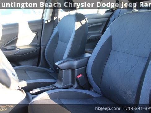 Used 2023 Nissan Versa SV image 28