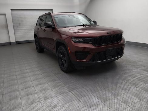 Used 2023 Jeep Grand Cherokee Altitude AWD/4WD image 13