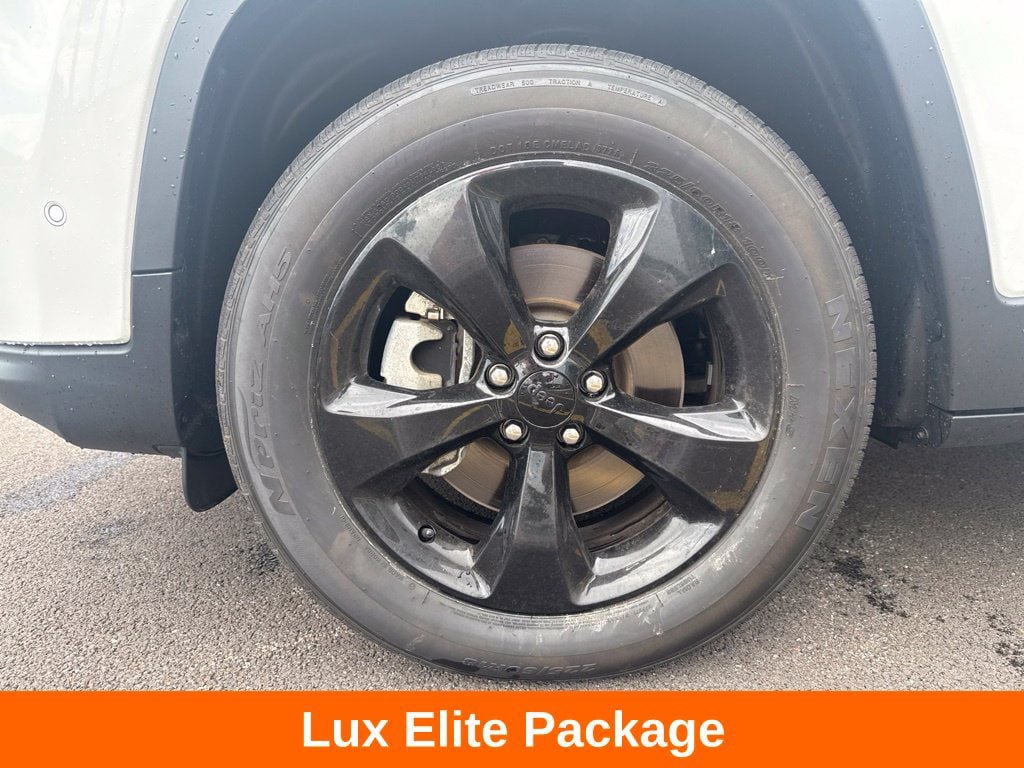 Used 2023 Jeep Cherokee Altitude Lux w/ Lux Elite Package AWD/4WD image 10