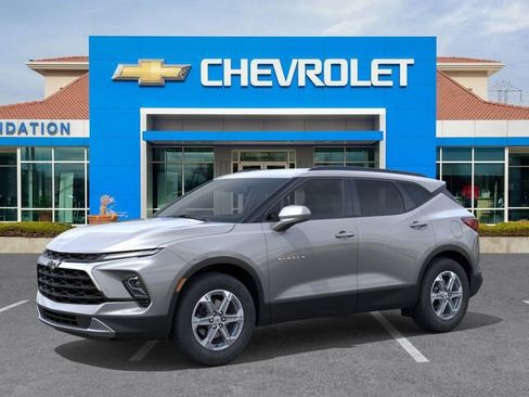 New 2025 Chevrolet Blazer LT w/ Convenience Package image 2