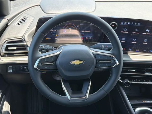 New 2026 Chevrolet Traverse LT w/ Driver Confidence Package AWD/4WD image 24