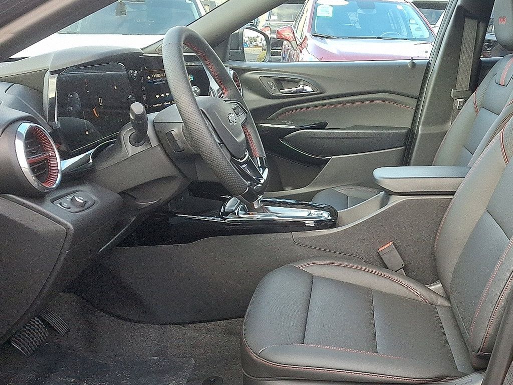 New 2026 Chevrolet Trax RS w/ Sunroof Package FWD image 8