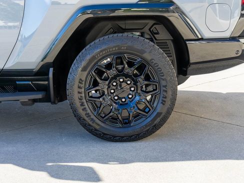 New 2025 GMC Hummer EV 3X w/ LPO, Dark Essentials Package image 34