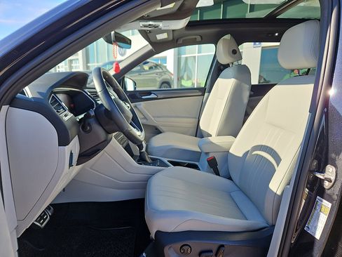 Certified 2023 Volkswagen Tiguan SE R-Line image 11