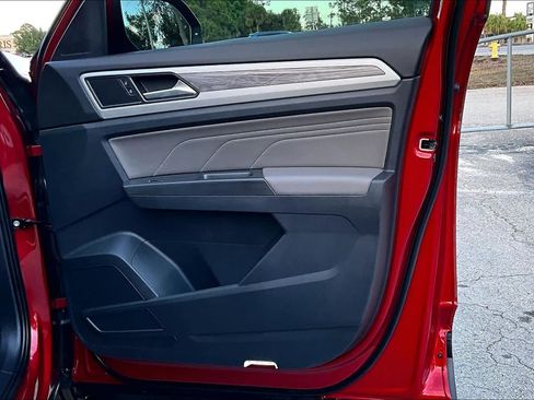 Used 2022 Volkswagen Atlas Cross Sport SE image 26