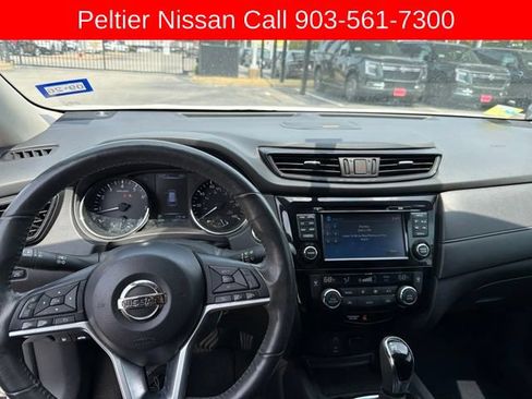 Used 2017 Nissan Rogue SV w/ Sun & Sound Touring Package FWD image 12