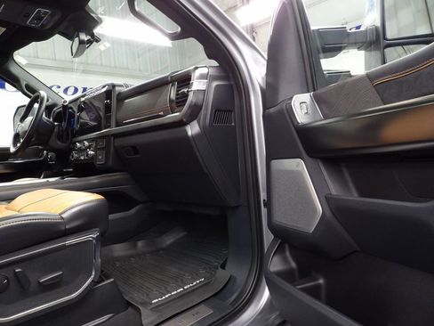 Used 2023 Ford F450 Platinum w/ FX4 Off-Road Package AWD/4WD image 37