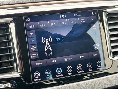 Used 2019 Chrysler Pacifica Touring-L Plus w/ Advanced Safetytec Group FWD image 4