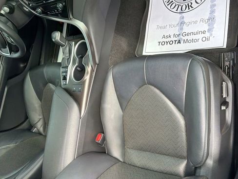 Used 2022 Toyota Camry XLE image 3