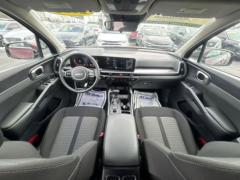 Used 2025 Kia Sorento LX image 21