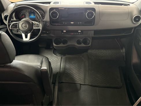 Used 2019 Freightliner Sprinter 2500 AWD/4WD image 16