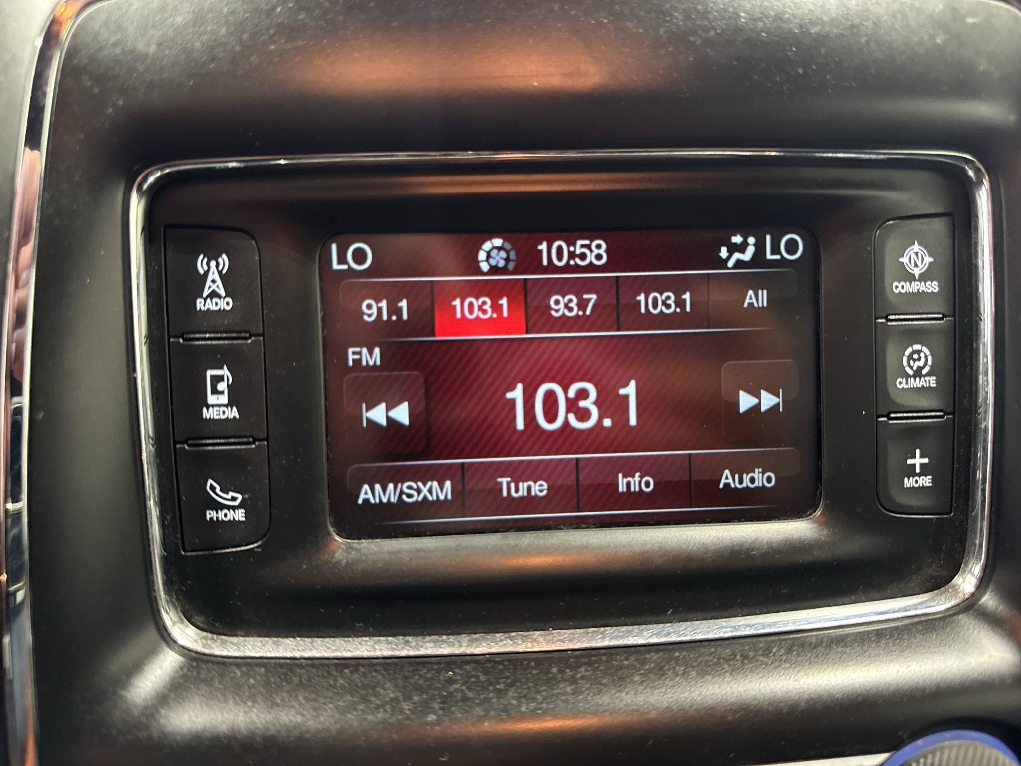 Used 2016 Dodge Durango SXT w/ Rallye Appearance Group AWD/4WD image 8