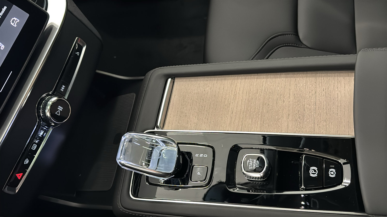 New 2026 Volvo XC90 T8 Plus w/ Protection Package AWD/4WD image 19