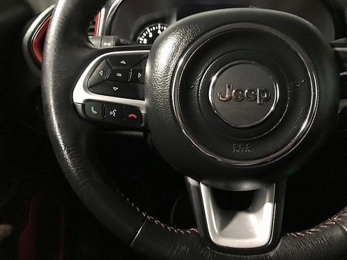 Used 2016 Jeep Renegade Trailhawk image 24