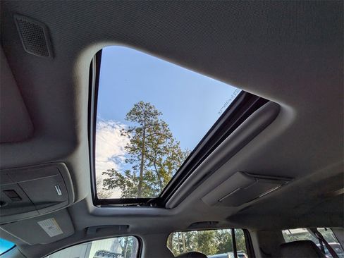 Used 2017 GMC Yukon XL SLT w/ Open Road Package image 23