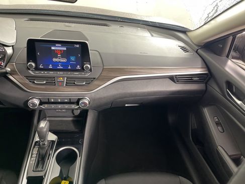 Used 2024 Nissan Altima 2.5 SV image 18