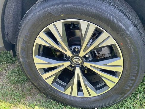 Certified 2023 Nissan Rogue SV w/ SV Premium B Package AWD/4WD image 30