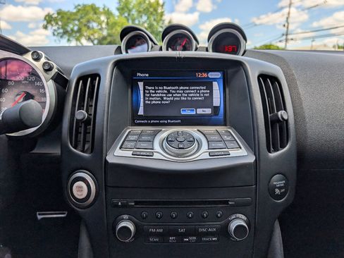 Used 2018 Nissan 370Z Touring RWD image 24