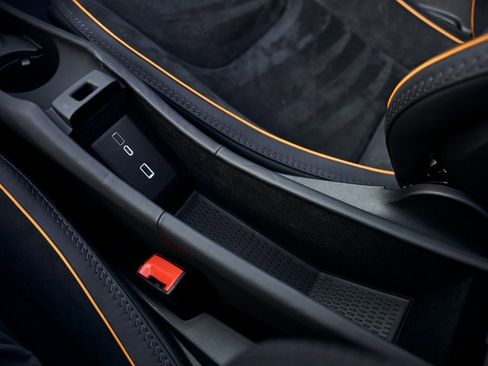 Used 2025 McLaren Artura Spider image 56