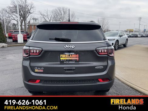 Used 2024 Jeep Compass Latitude image 4