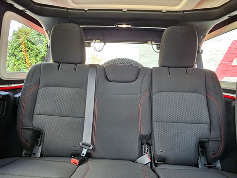 Used 2018 Jeep Wrangler Unlimited Rubicon image 26