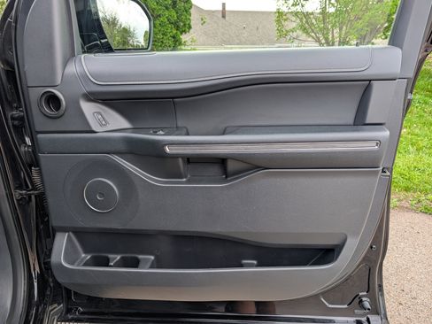 Used 2024 Ford Expedition XLT image 40