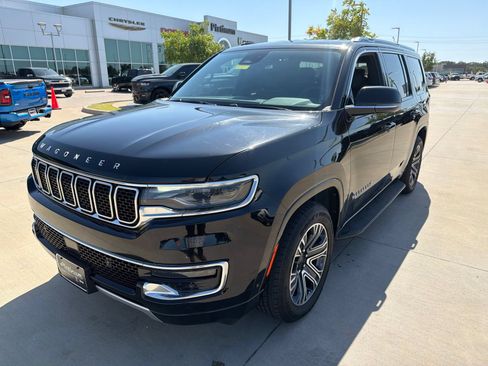 Used 2024 Jeep Wagoneer Series II w/ Flexible Seating Group AWD/4WD image 9