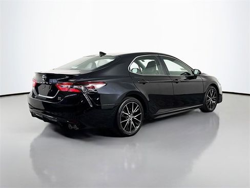 Used 2024 Toyota Camry SE image 8