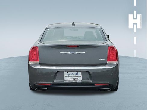 Used 2017 Chrysler 300 Limited image 3