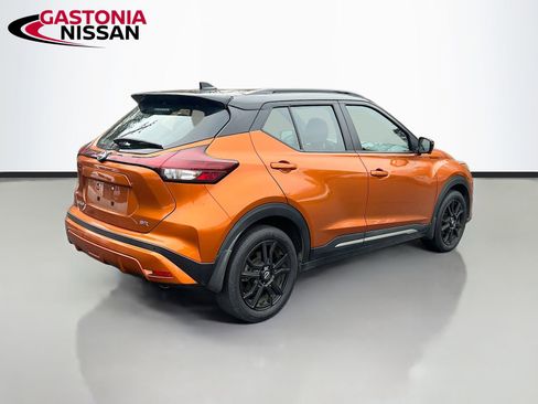Used 2022 Nissan Kicks SR image 9