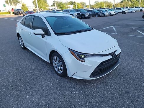 Used 2023 Toyota Corolla LE image 2