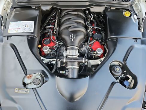 Used 2016 Maserati GranTurismo Sport RWD image 21