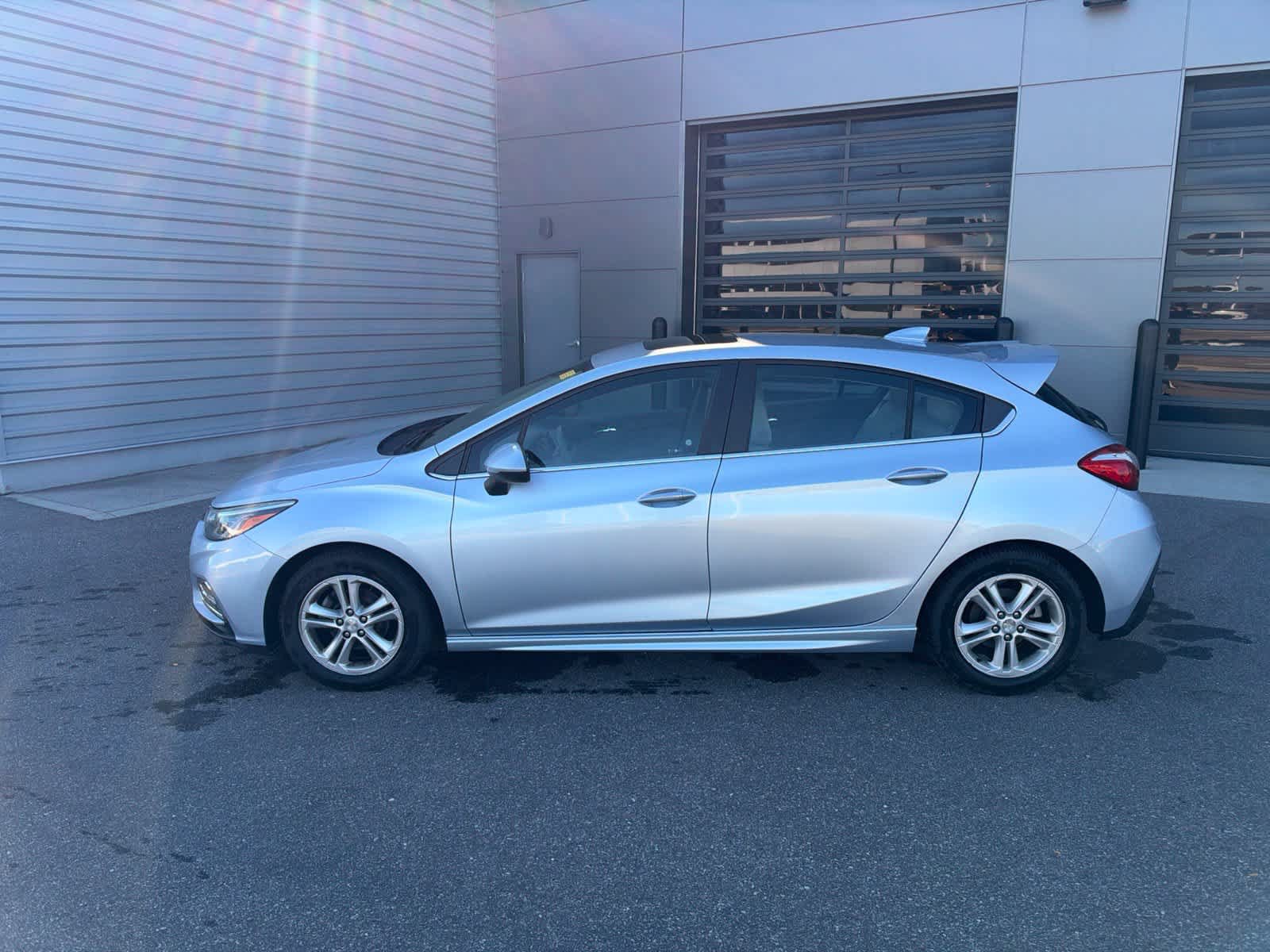 Used 2017 Chevrolet Cruze LT w/ Sun And Sound Package FWD image 2