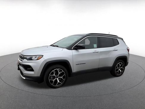 Used 2025 Jeep Compass Limited AWD/4WD image 7