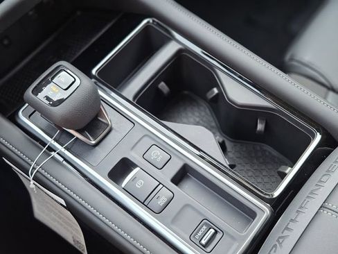 New 2025 Nissan Pathfinder SL w/ Black Appearance Package image 24