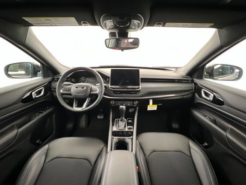 New 2026 Jeep Compass Latitude image 9