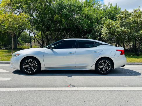 Used 2020 Nissan Maxima 3.5 SV w/ Floor Mat Group FWD image 2
