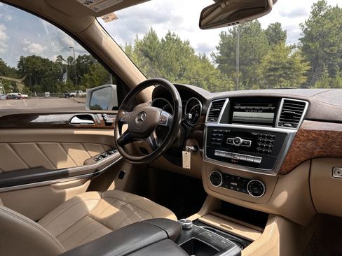 Used 2014 Mercedes-Benz GL 450 4MATIC image 19