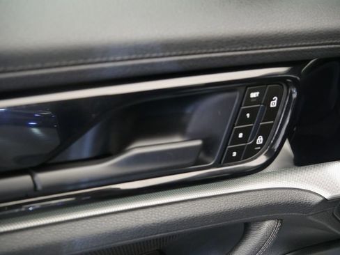 Certified 2025 Porsche Panamera image 18