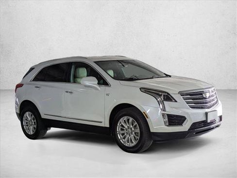 Used 2017 Cadillac XT5 FWD image 3