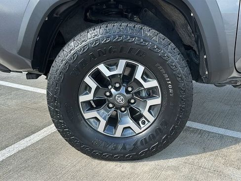 Used 2022 Toyota Tacoma TRD Off-Road AWD/4WD image 8