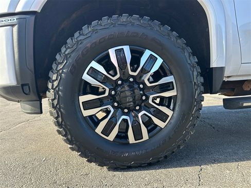 Used 2024 GMC Sierra 2500 Denali Ultimate image 12