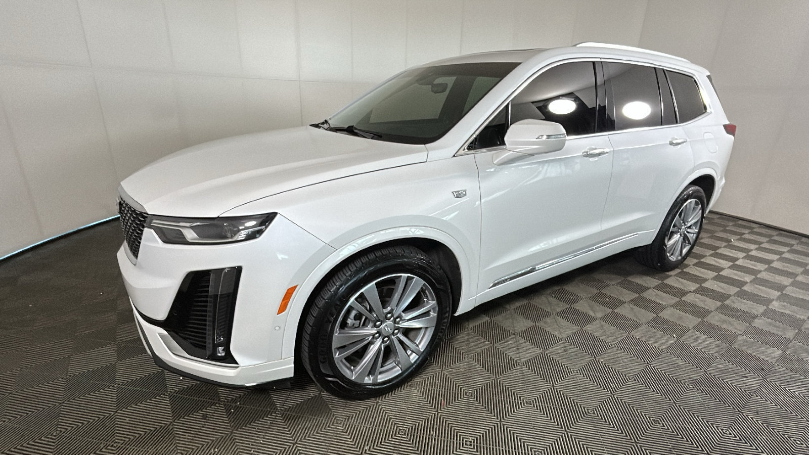 Used 2024 Cadillac XT6 Premium Luxury w/ Technology Package AWD/4WD image 8